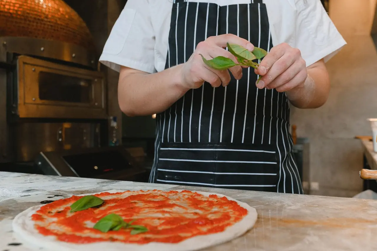 Pizzamestari työssään